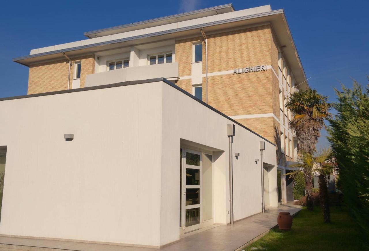 Ahr Hotel Villa Alighieri سترا المظهر الخارجي الصورة